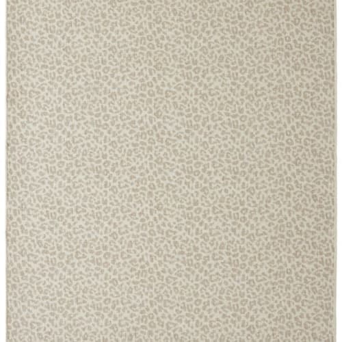 Leon in Linen