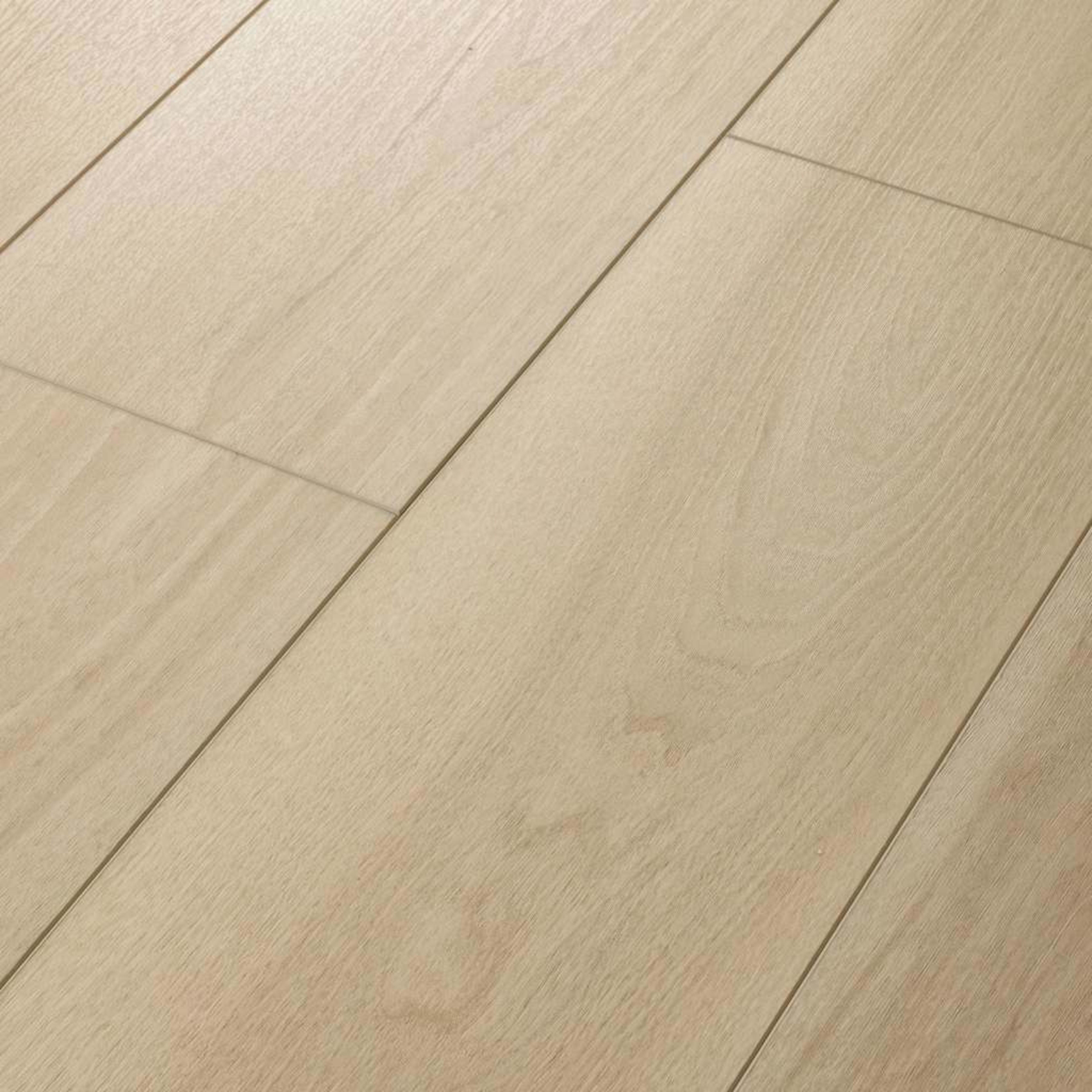 TITAN HD PLUS PLATINUM in Heritage Hickor Luxury Vinyl