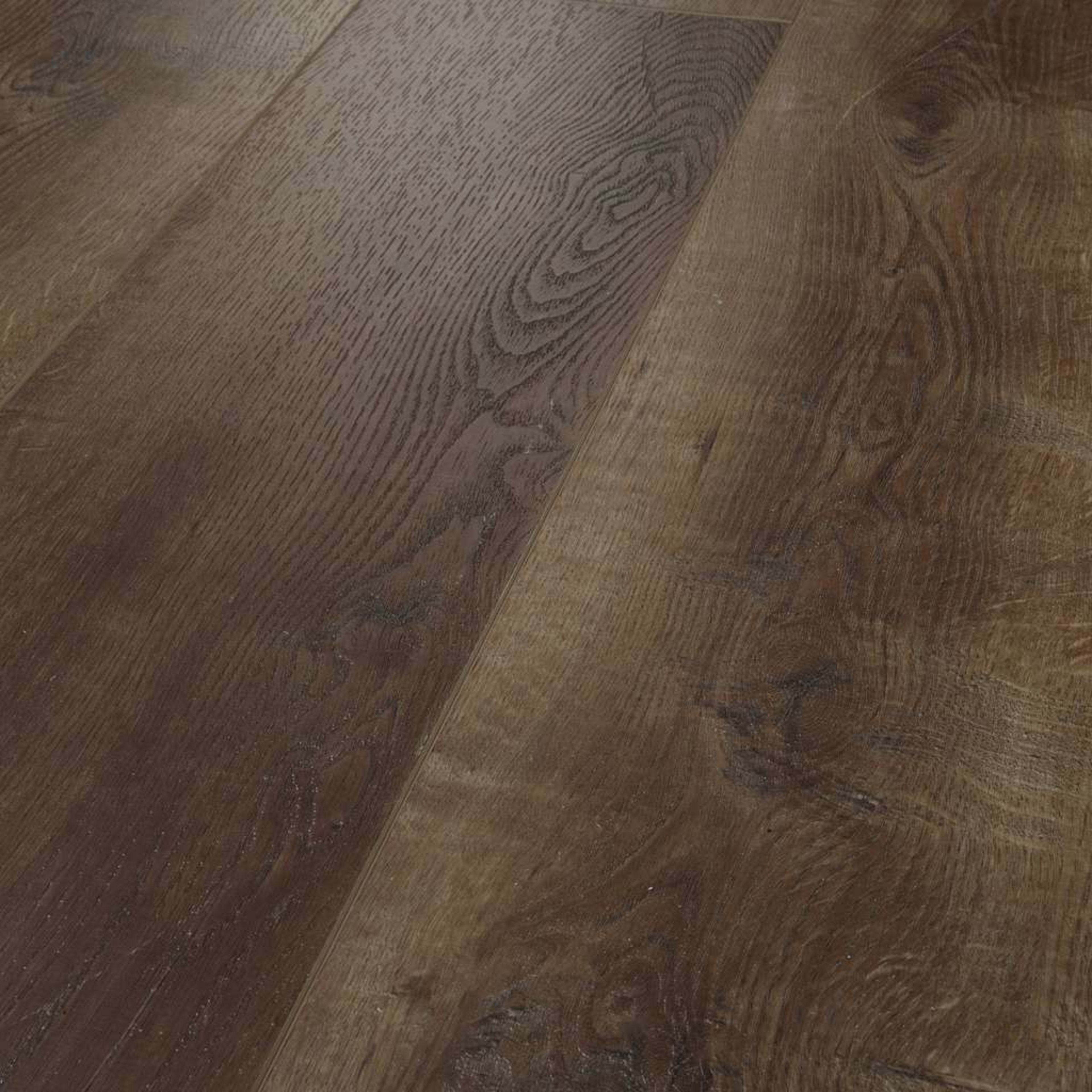 TITAN HD PLUS PLATINUM in Pandora Oak Luxury Vinyl