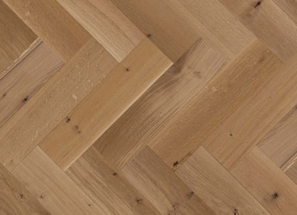 Natural - Duramatt in White Oak - 5" R&Q Character Brushed Herringbone