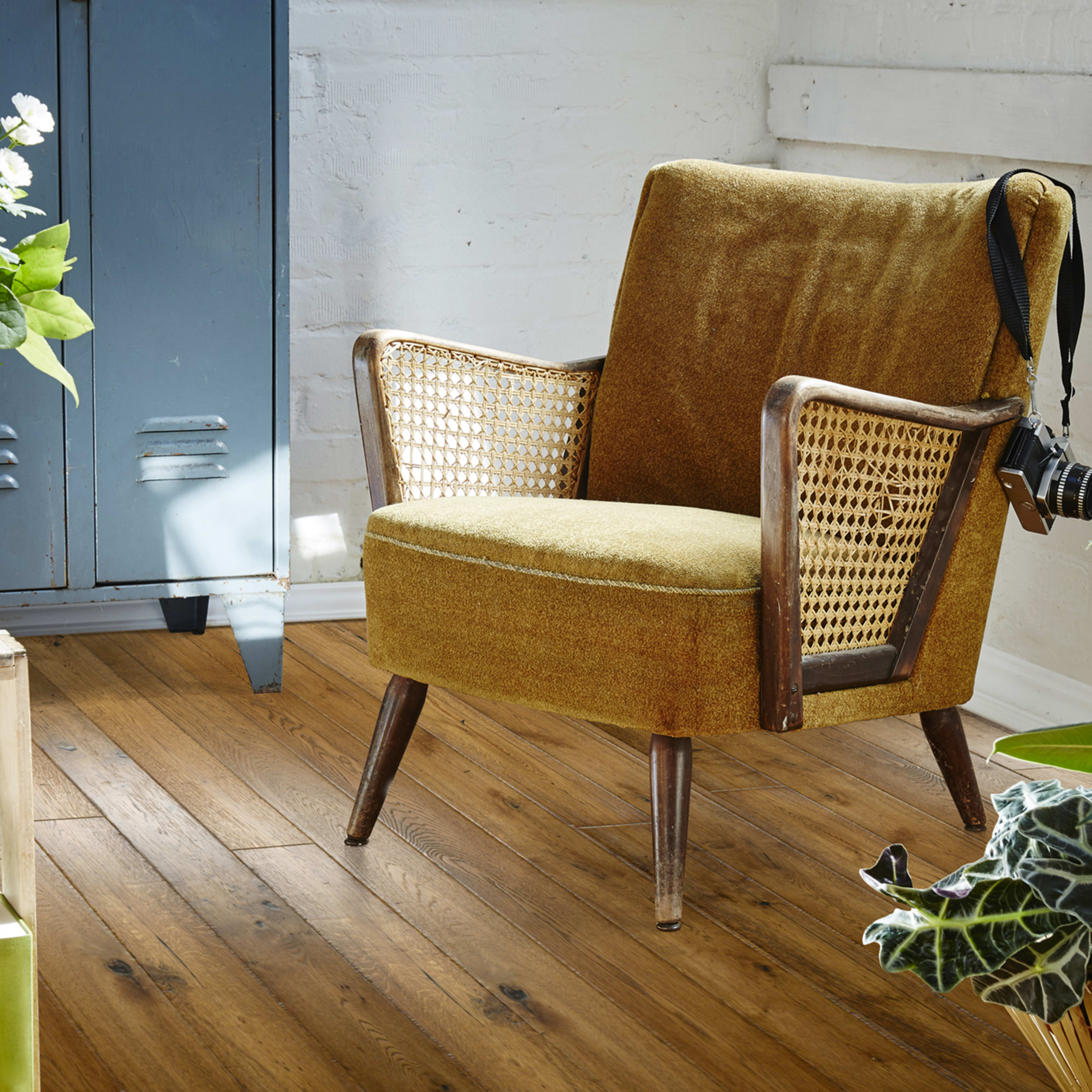 Alehouse in Blonde Hardwood