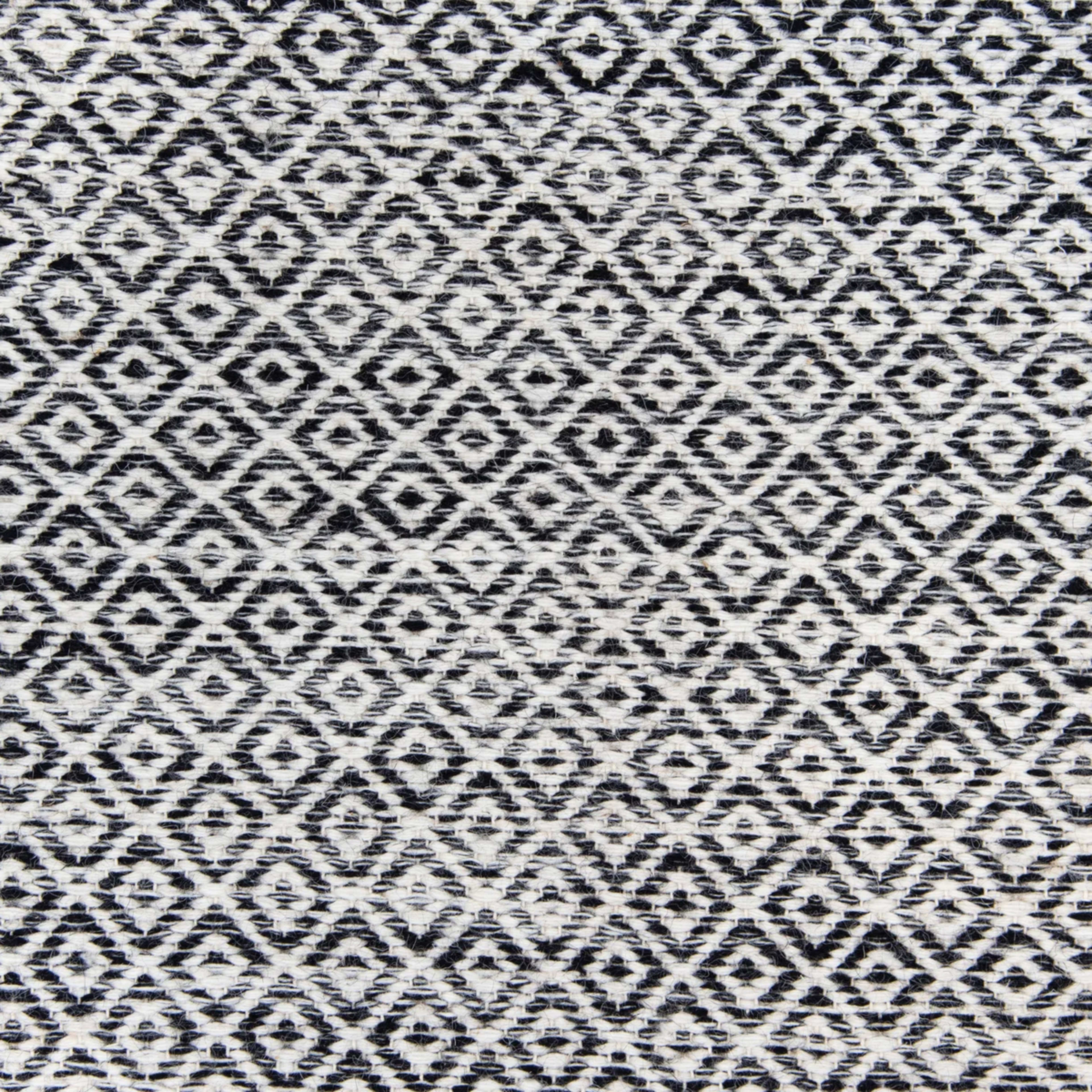 Bamburi in Piano Carpet