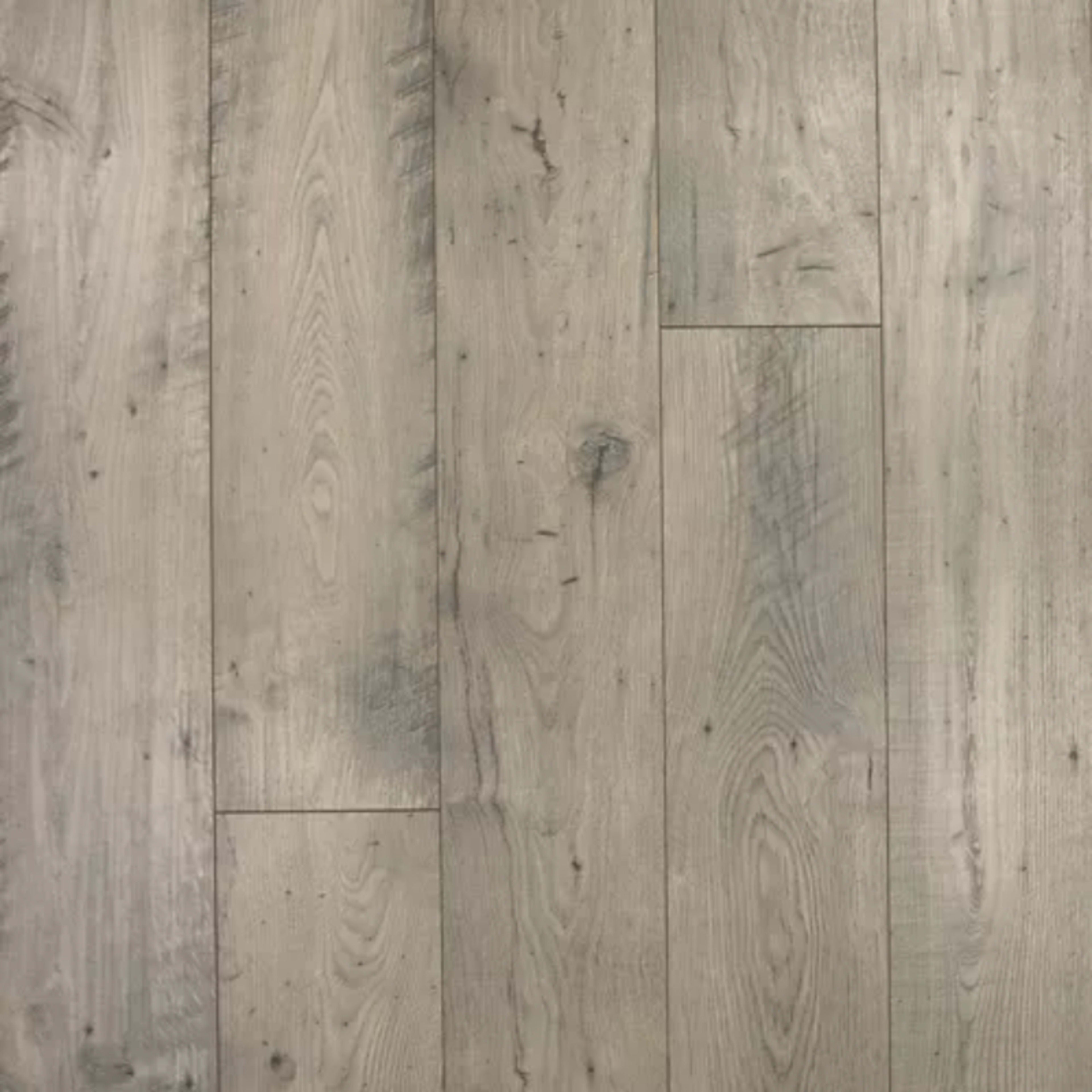 Rustic Legacy in Silverstone Chestnut Laminate