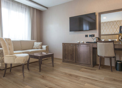 Metroflor LVT - Déjà New - San Marcos Oak in Worn Sienna