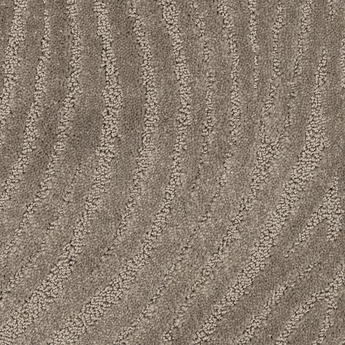 Lively Glamour in Poised Taupe