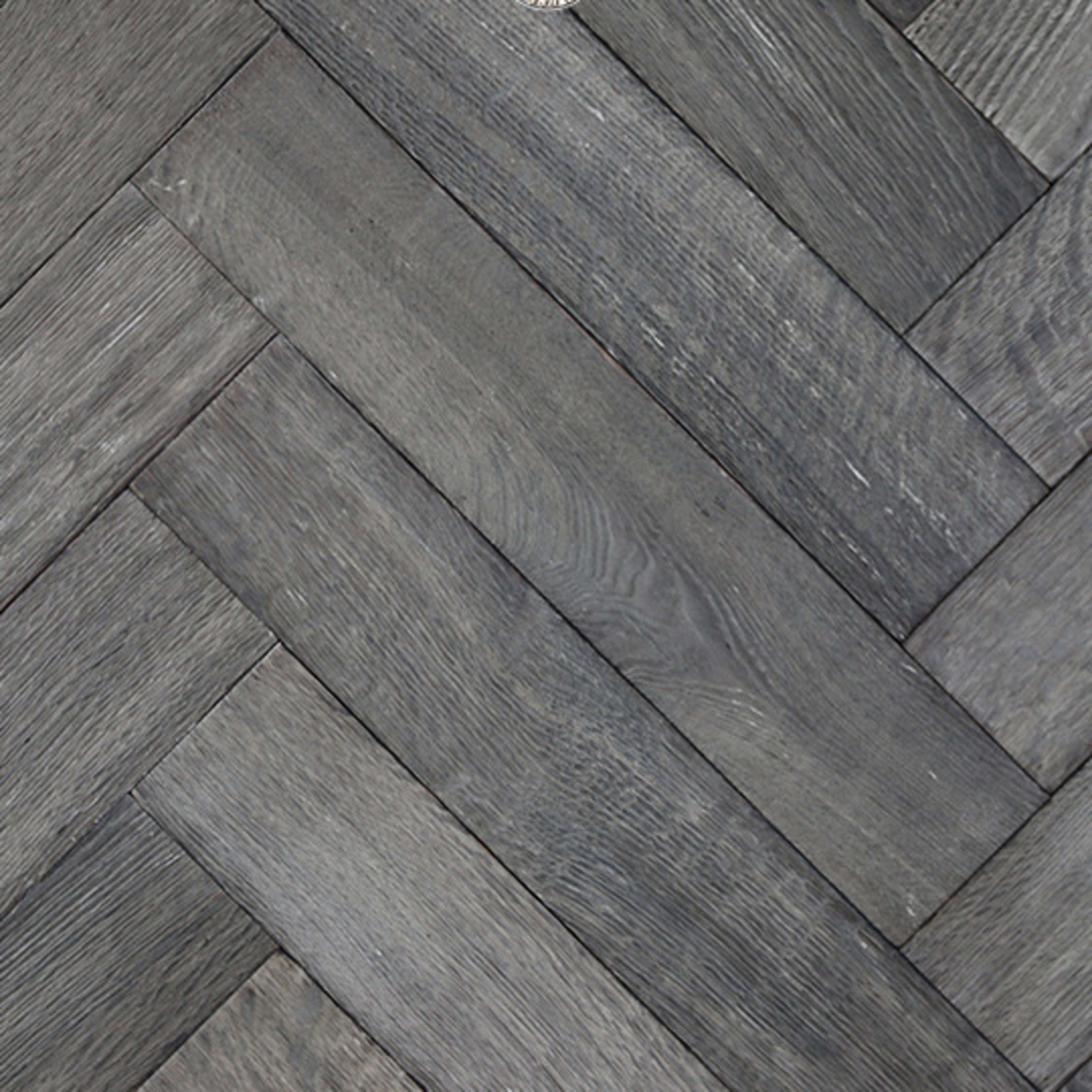 Herringbone Custom in Hr001 Hardwood