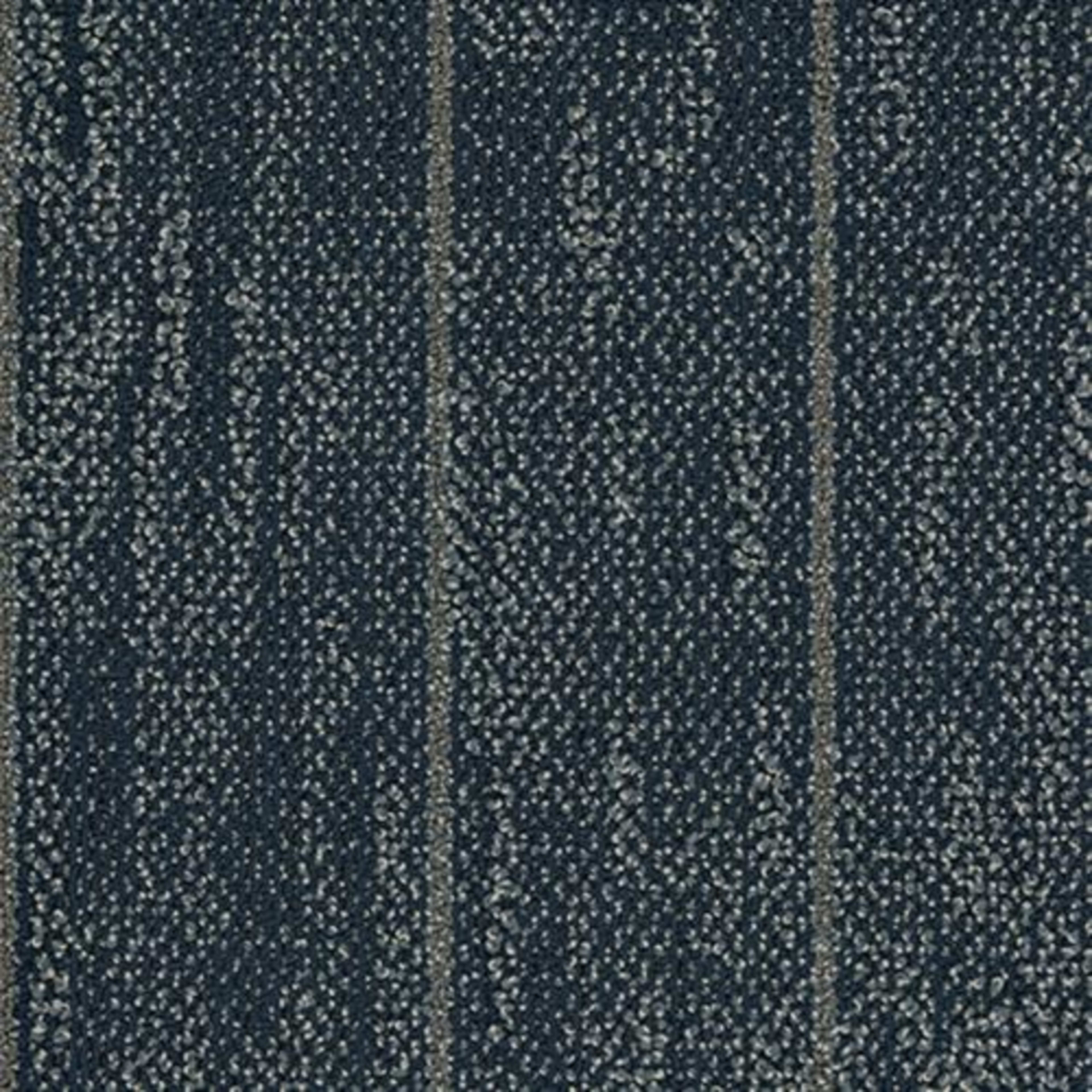 Veil in Obscure Carpet Tile