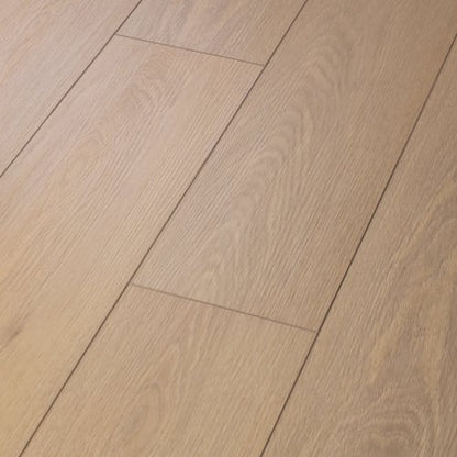 DISTINCTION PLUS in Timeless Oak