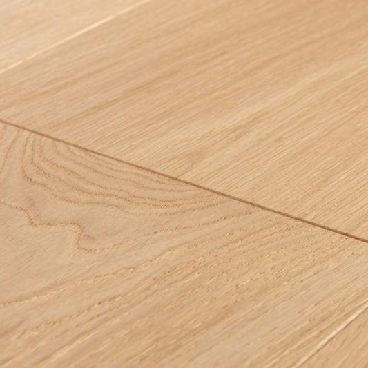 Couture: Katwalk in Madrid Hardwood