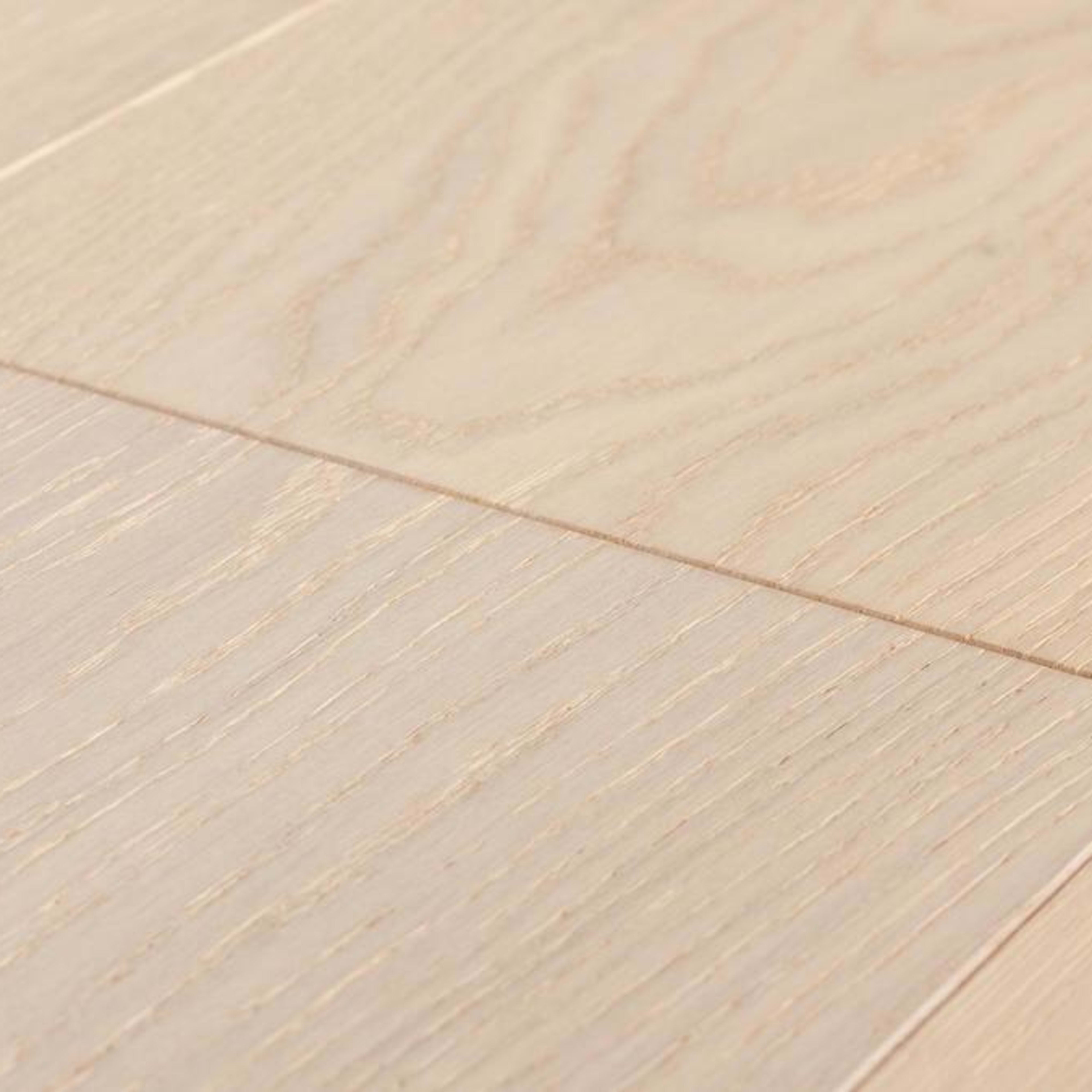 Couture: Katwalk in New York Hardwood