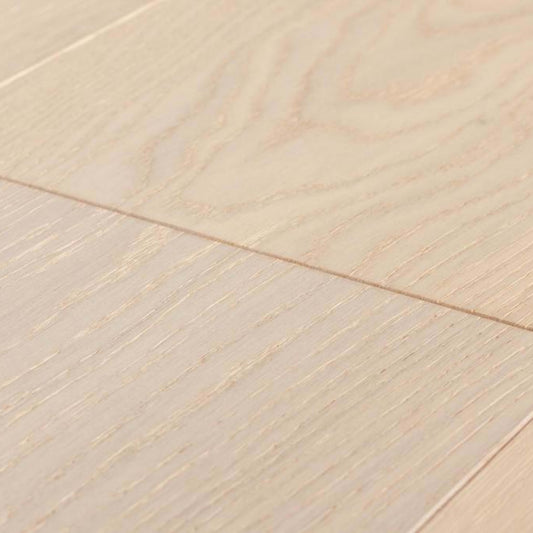 Couture: Katwalk in New York Hardwood